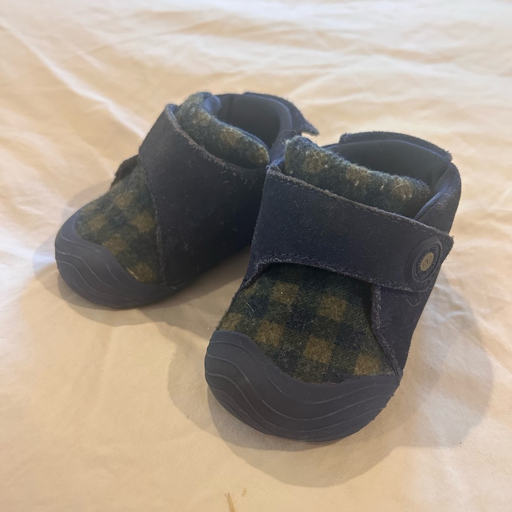Kid / Child baby sneakers 4M